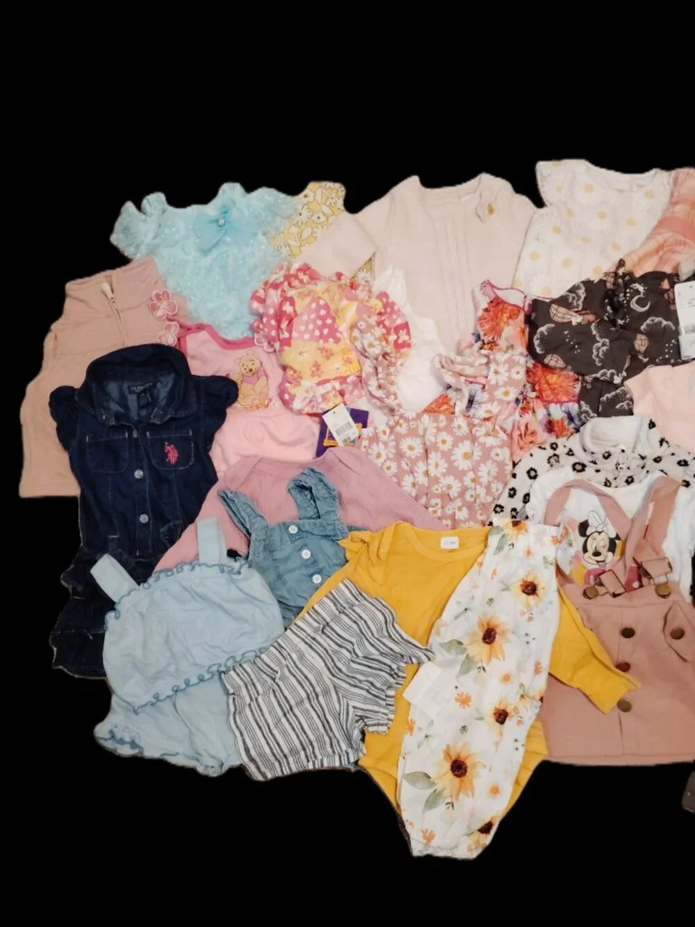 HUGE LOT OF CLOTHES TOPS JEANS DRESSES OUTFITS OLD NAVY~GIRLS SIZE 12M 12 MONTHS